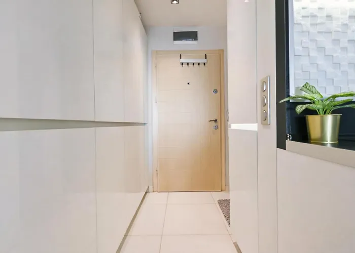 N9 Studentski Loft - Cozy Apt With Private Parking *