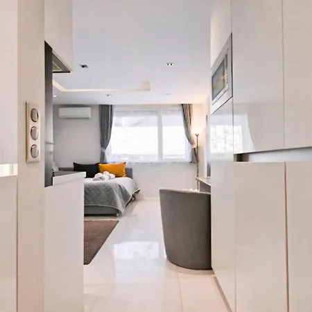 N9 Studentski Loft - Cozy With Private Parking Apartmán